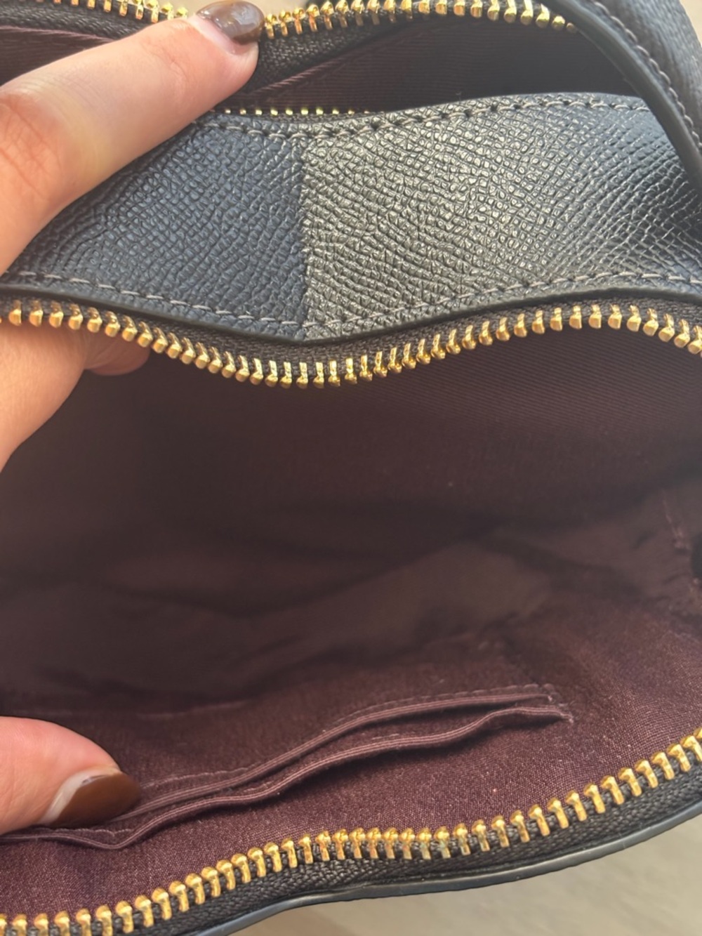 Coach Black Heart Crossbody with Gold Chain Accent 🖤 - Picture 6 of 9